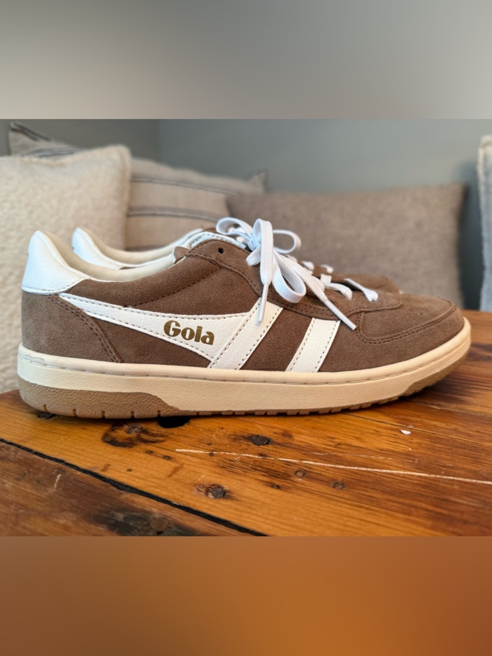 EUC GOLA
Exclusive Hawk Suede Sneakers
Color TOBACCO/OFF WHITE
Size US 8 EURO 39